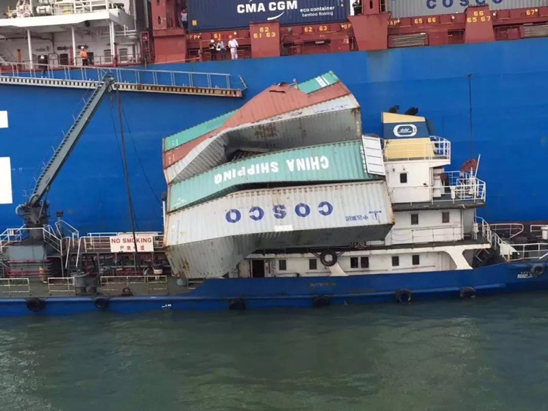天津港：集裝箱掉落砸中一艘加油船！